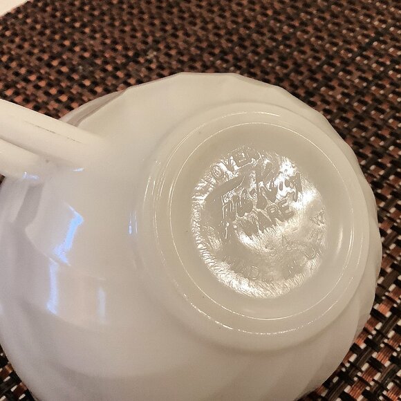 Fire King Swirl Milk Glass Cups White Gold Rim Teacups Vintage Oven Ware Set 2 - Picture 3 of 7